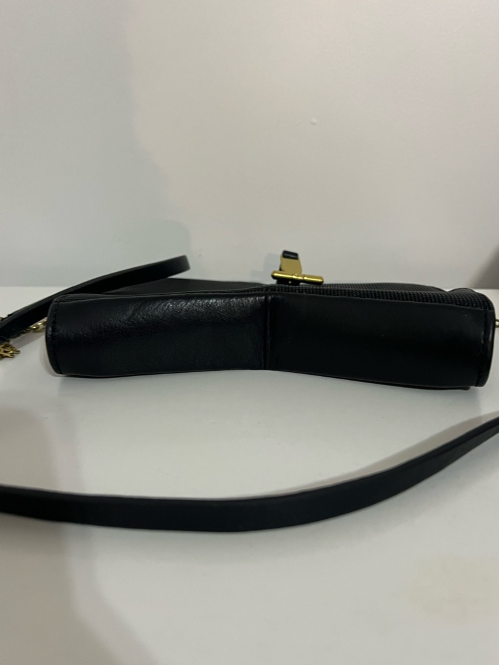 Pore La Victoire Black Leather Chain Strap Crossbody Evening Bag w/Gold Hardware - Picture 6 of 10
